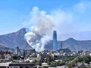 VIDEO| Nuevo incendio en cerro Manquehue: Onemi decreta Alerta Roja por amenaza a casas