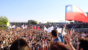 VIDEO| Gabriel Boric es recibido por miles de personas en Plaza de Armas de Maipú