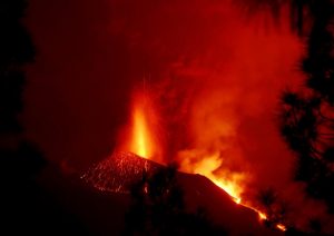 Lava del volcán de La Palma cubre una superficie de casi 1.000 hectáreas