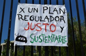 Alto Peñalolén protesta contra la destrucción del bosque nativo