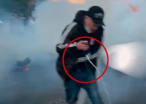 VIDEO| Captan momento de explosión que hirió a hinchas de la U: Atravesó lata de cerveza