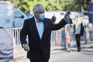 VIDEO| Piñera vota en Las Condes y asegura que elecciones son "limpias" y "democráticas"