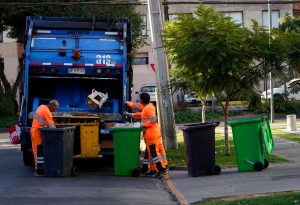 Tras emplazamiento de Alessandri: Hassler anuncia solución a problema de la basura