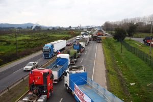 Tras polémica por trenes: Gremio de camioneros envía carta abierta a Gabriel Boric