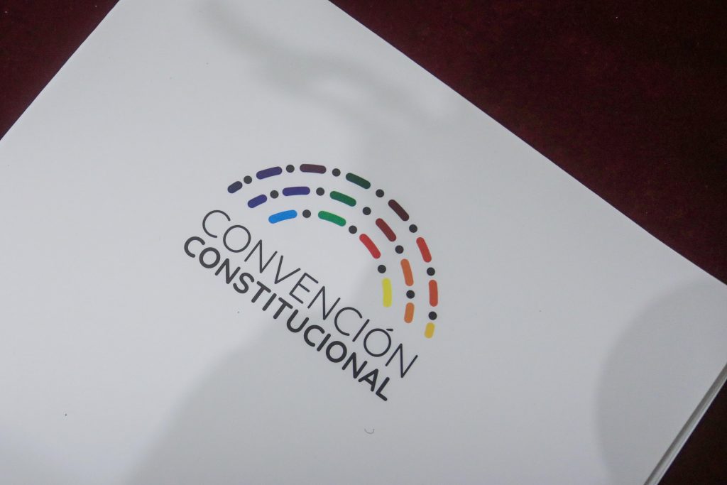 Con la nueva Constitución en el horizonte: Los 10 desafíos de Chile para el año 2022