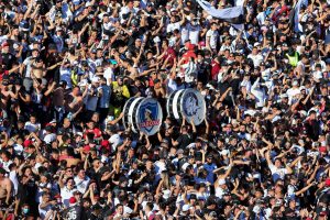Casi triplicó a la UC: Colo Colo fue el equipo que más público llevó al estadio este 2021