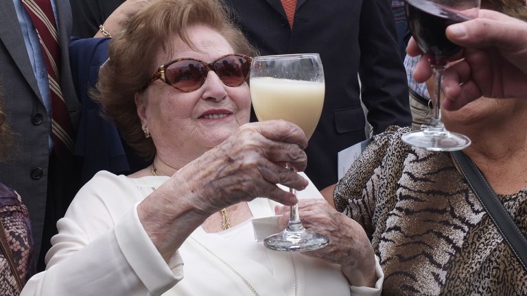 CDE pide apertura del testamento de Lucía Hiriart de Pinochet guardado en Banco de Chile