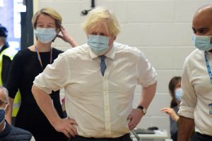 Reino Unido bate su récord de contagios en toda la pandemia debido a variante Ómicron