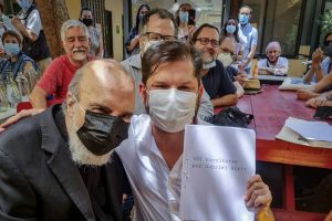 Más de 878 escritores y escritoras firman en apoyo a Gabriel Boric