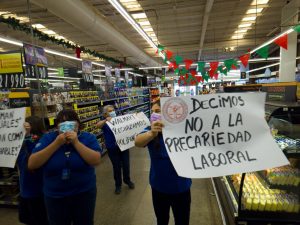 Trabajadores de Walmart se movilizan: Acusan reconversión de funciones y despidos