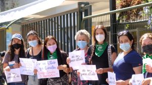 Mujeres se manifestaron por el uso libre de anticonceptivos llamando a votar por Boric
