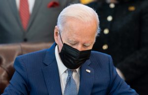 Biden vuelve a calificar a Putin de "criminal de guerra" y promete más sanciones