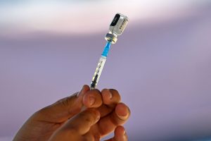 Nueva vacuna contra el COVID-19: ¿Quiénes la recibirán y cuándo comenzará a aplicarse?