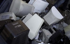 Aumentó 142% en una década: Basura electrónica es un problema creciente en Latinoamérica