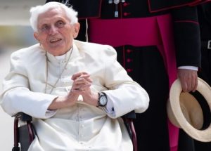 Papa Benedicto XVI se agrava y deja con suma preocupación al Vaticano