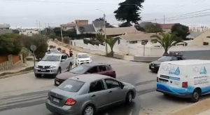 Denuncian atascos por cobro de estacionamiento durante alerta de tsunami en Algarrobo