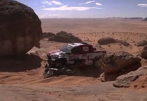 Ni siquiera lo ayudaron: Piloto chileno César Zumarán fue atropellado en Rally Dakar 2022