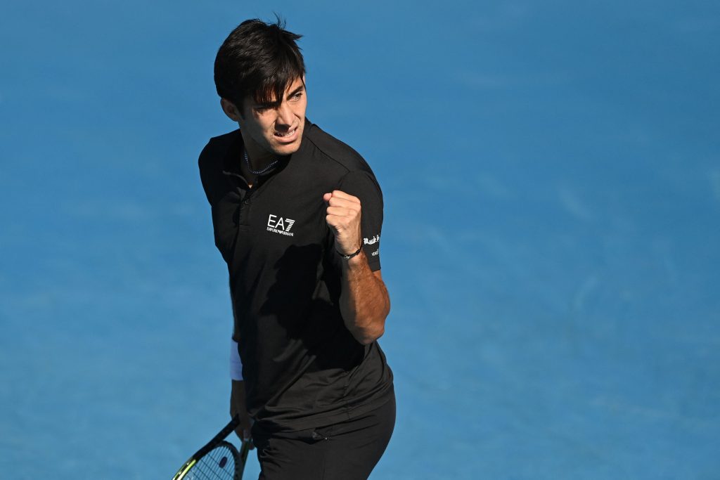 Cristián Garín muestra un gran nivel de tenis y avanza a tercera ronda de Roland Garros