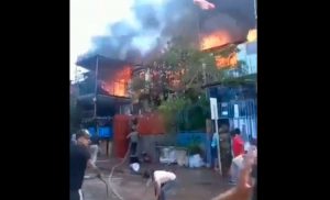 Iquique otra vez es golpeado por un incendio: Cerca de 10 casas consumidas por las llamas