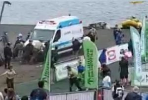 Fallecido en Ironman de Pucón: Video revela que competidores no dieron paso a ambulancia