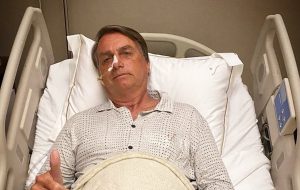 Bolsonaro nuevamente ingresa en un hospital por problemas abdominales