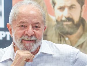 Lula mantiene cómoda distancia sobre Bolsonaro en nueva encuesta presidencial