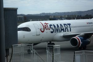 Avión de JetSmart con destino a Calama aterriza de emergencia en Concepción