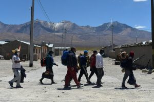 "Ningún transporte nos quiere llevar": Refugio de Colchane se encuentra a máxima capacidad