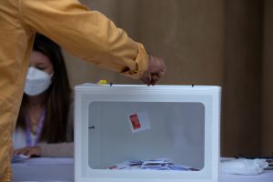 La política chilena ve desaparecer a 12 partidos: El listado entregado por Servel