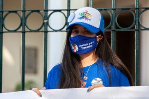 Madre de Tomás Bravo llega hasta ‘La Moneda Chica’ y pide ayuda a Gabriel Boric