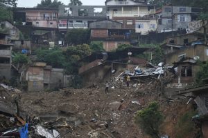 VIDEO| Tragedia en Brasil: Más de 50 muertos tras aluviones por las intensas lluvias