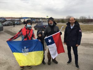 Cancillería: Cinco familias chilenas ya escaparon de Ucrania y se encuentran en Polonia