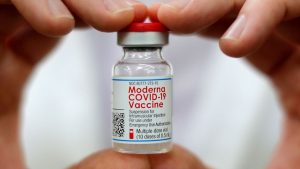 ISP autoriza uso de emergencia de vacuna Moderna: La séptima para combatir el COVID-19