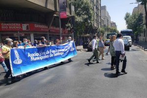 Caso horas extras en Santiago: Funcionarios inician paro y Hassler llama al diálogo