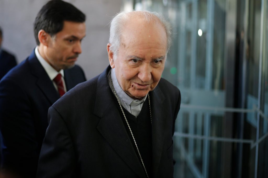 Errázuriz responde a Boric: «No está enterado de lo que hizo el cardenal Ezatti y yo»