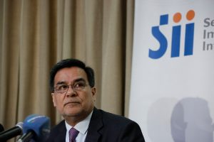Golpe de timón: Gobierno pide renuncia a cuestionado director del SII, Fernando Barraza