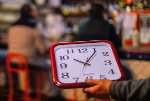 Cambio de hora en Chile: ¿Se deben adelantar o atrasar los relojes?