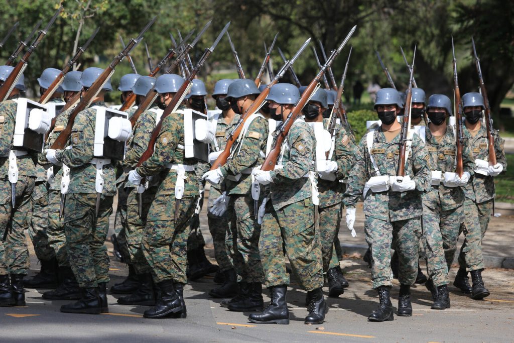 HUMOR| En medio del escándalo, Ejército presenta nuevo uniforme