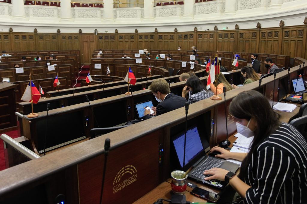 Comisión de Venecia apela a que la futura Constitución de Chile defienda la paridad