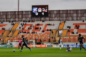 Colo Colo derrota a Deportes Antofagasta y se acerca al líder Ñublense de Chillán