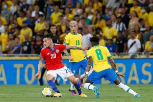 La 'Roja' cae por goleada ante Brasil y espera un milagro para llegar al repechaje