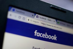 Moscú bloquea acceso a Facebook en Rusia y acusa discriminación a medios de comunicación