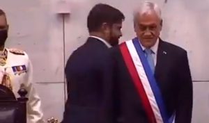 “No fue paso de baile”: Presidente Boric explica comentado giro que dio atrás de Piñera