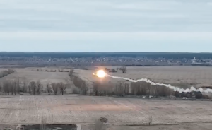 Ucrania difunde video del instante exacto en que derriban con un misil a helicóptero ruso