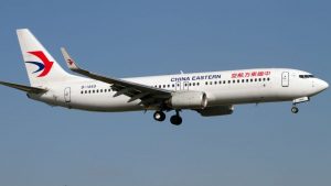 Tragedia en China: Avión con más de 130 personas se estrella y no habría sobrevivientes