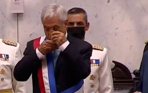 VIDEO| La cara que puso Gabriel Boric cuando Sebastián Piñera besó la piocha de O’Higgins
