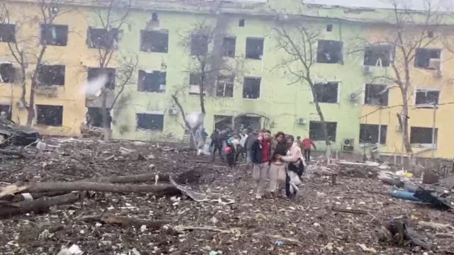 Rusia justifica bombardeo a hospital de Mariupol: “Era base del batallón ultrarradical»