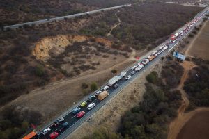 Gobierno ordena liberar peajes en tramo de Ruta 5 Sur tras 12 horas de congestión