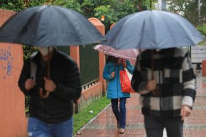 Lluvia en Santiago: ¿Cuándo y a qué hora comenzarán las precipitaciones en la capital? 