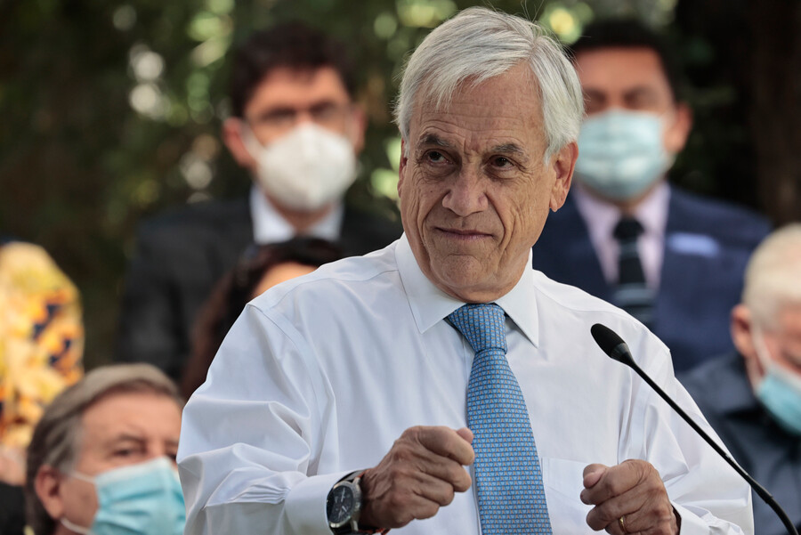 UDI le entrega irónico regalo a Sebastián Piñera: “Estamos mal en el refugio…”